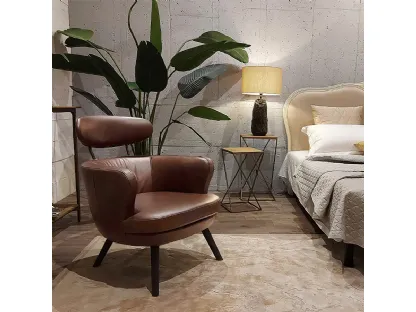 Poltroncina con poggiatesta Manchester rivestita in vera pelle di Dialma Brown