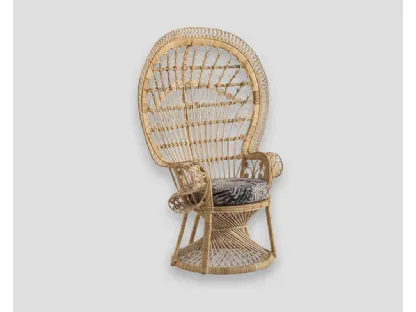 Poltrona Morea in rattan con seduta in tessuto di Dialma Brown