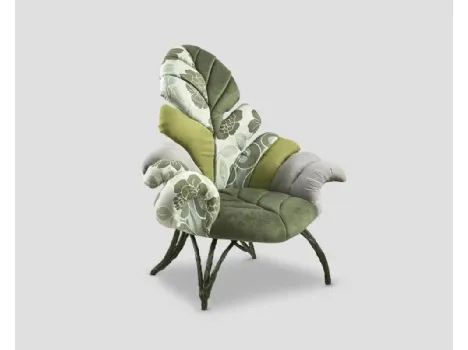 Poltrona di design a forma di foglia in tessuto imbottito e trapuntato con struttura in metallo laccato Nature di Dialma Brown