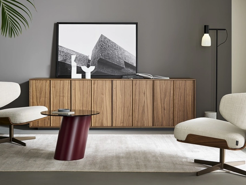 Poltrona di design Olos in tessuto e legno di Bonaldo