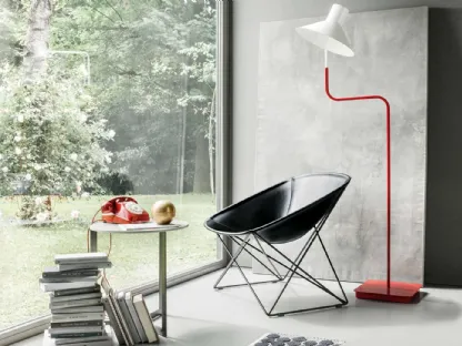Poltroncina di design in cuoio e metallo con sedile a guscio Popsi di Lema