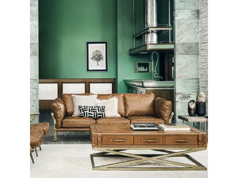 Divano lineare Delphinus rivestito in vera pelle color Cognac con base in metallo color ottone di Dialma Brown
