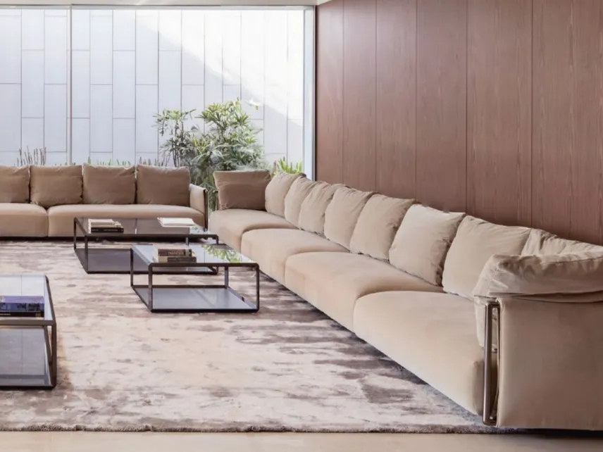 Divano lineare Edmond in tessuto imbottito di Flexform