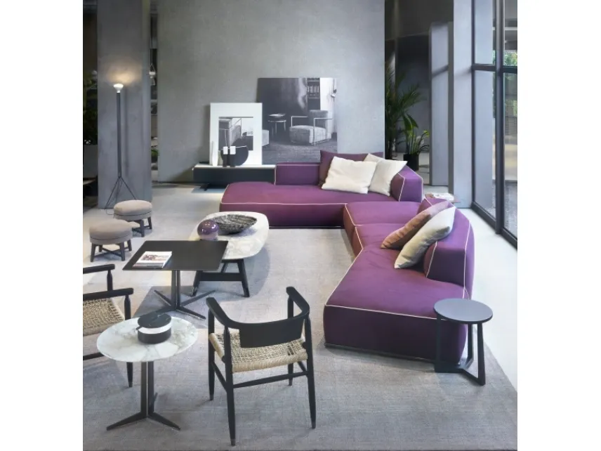 Divano di design in tessuto viola con penisola Perry di Flexform