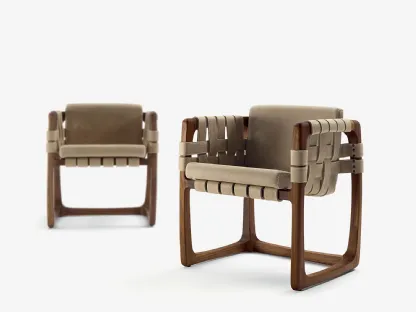 Sedia Bungalow Dining Chair in pelle con struttura in legno massello di Riva1920