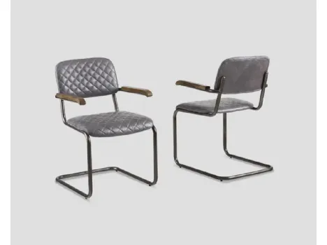 Sedia in vera pelle trapuntata con braccioli in legno e struttura in metallo Charlotte di Dialma Brown