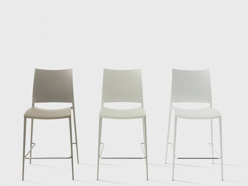 Sgabello Sand in polipropilene di Desalto