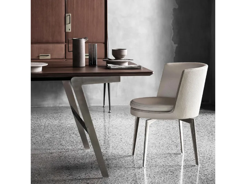 Sedia Feel Good con schienale alto in tessuto e gambe in metallo di Flexform