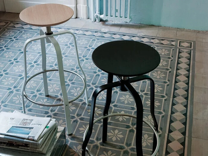 Sgabello Giro in legno e metallo di LaPalma