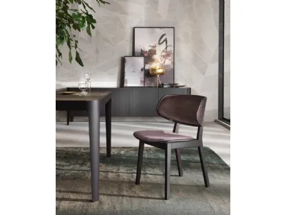 Sedia Gisele in tessuto con struttura in legno massello di Riflessi