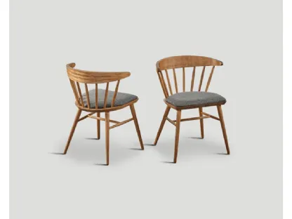 Sedia Helena in legno massello con seduta imbottita e rivestita in tessuto grigio di Dialma Brown