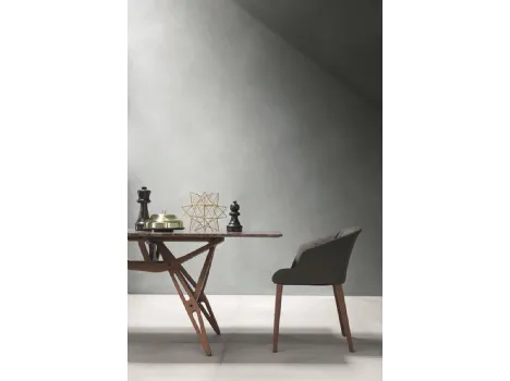 Sedia in tessuto con struttura in legno massello Liza 2271R di Zanotta