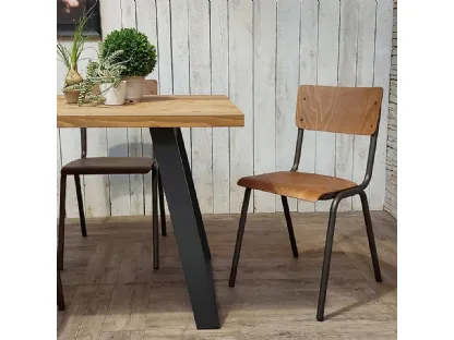 Sedia impilabile School in legno finitura Vintage e struttura in metallo di Dialma Brown