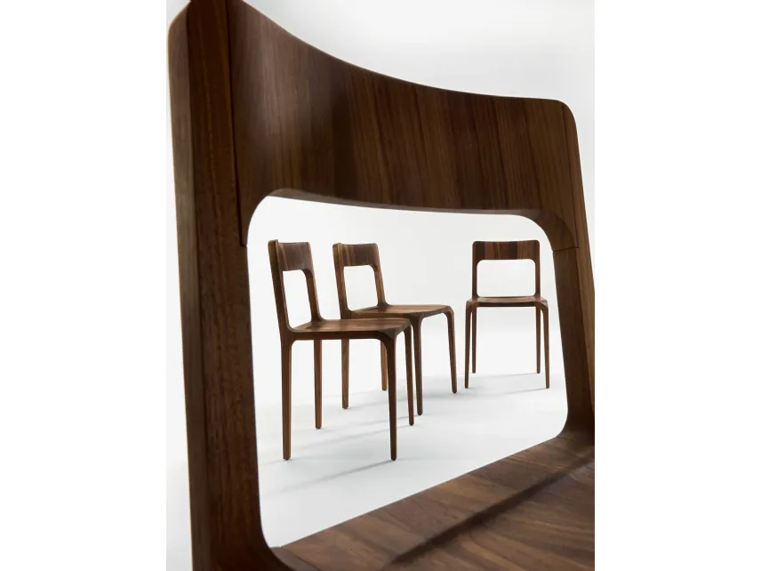 Sedia Sleek realizzata in legno massello di Riva1920