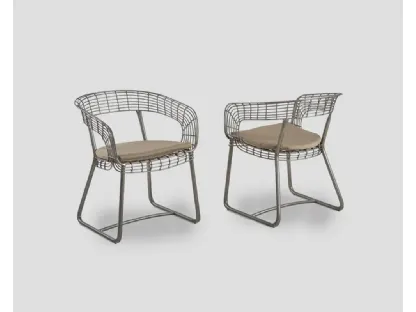 Sedia Stoccolma con struttura in metallo finitura naturale e cuscino imbottito e rivestito in tessuto color tortora di Dialma Brown