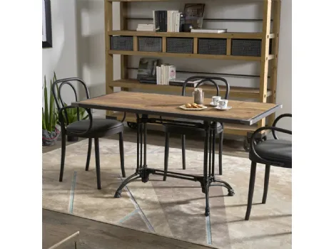Tavolo rettangolare Basilio con top in legno stratificato di Conifera finitura Old Pine e base in fusione di ghisa Black di Dialma Brown