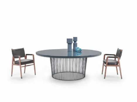Tavolo con struttura in metallo e piano in legno laccato di noce Berry di Flexform
