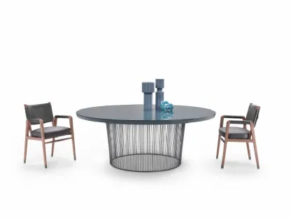 Tavolo con struttura in metallo e piano in legno laccato di noce Berry di Flexform