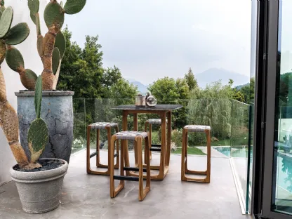 Tavolo Bungalow Bar Table Marble con top in marmo e struttura in legno massello di Riva1920