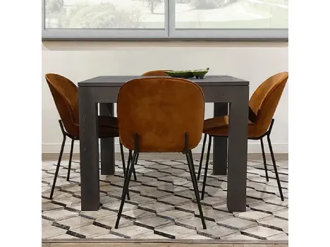 Tavolo quadrato allungabile Campora realizzato in legno stratificato e legno massello di Conifera finitura Dark Grey di Dialma Brown