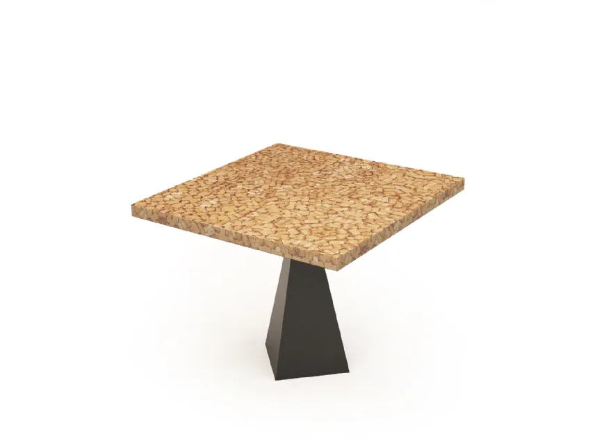 Tavolo Cork & Resin Table con top costituito da tappi di sughero e resina e basamento in ferro di Riva1920