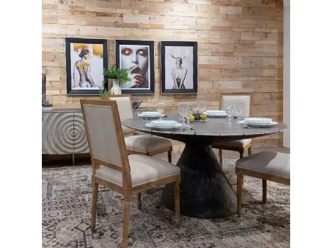 Tavolo rotondo con base conica in metallo e agglomerati naturali e top in alluminio effetto patchwork spazzolato Coufonissi di Dialma Brown