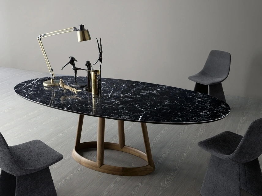 Tavolo con top in marmo e base in legno Greeny di Bonaldo