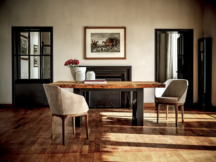 Tavolo Kauri Auckland con top in massello di Kauri e base in ferro di Riva1920