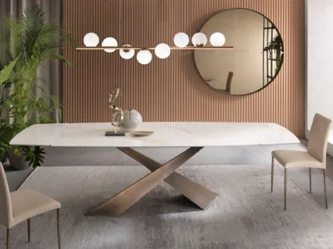 Tavolo allungabile Living con piano in Ceramica e base in metallo verniciato di Riflessi
