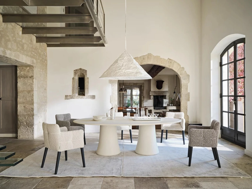 Tavolo Mae 33 in calce argilla spatolata di Gervasoni