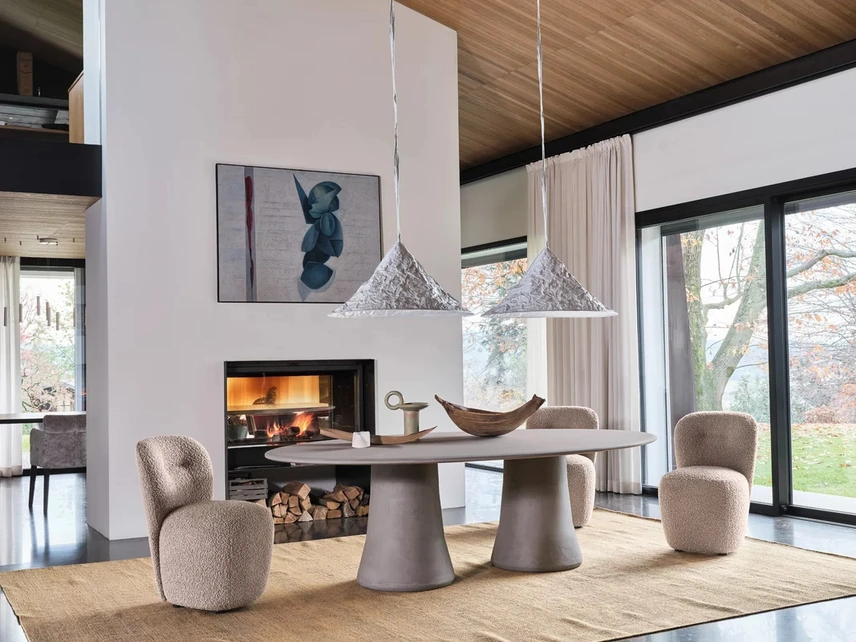 Tavolo Mae 33 in calce argilla spatolata di Gervasoni