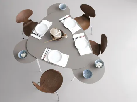 Tavolo allungabile con top HPL grigio scuro e telaio in acciaio Mr Hyde configurazione 29 di Extendo