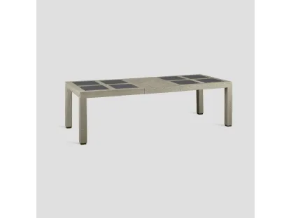Tavolo allungabile Plaza Stone Major realizzato in legno massello di Conifera finitura Forest con top con inserti in grès porcellanato finitura Pietra di Dialma Brown