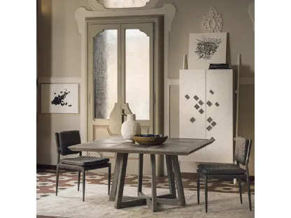 Tavolo Stella Stone realizzato in legno massello di Conifera lavorato a mano con Top con inserti in grès porcellanato finitura pietra grigia di Dialma Brown