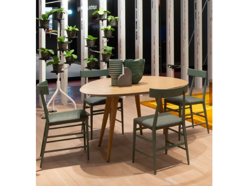 Tavolo placcato in rovere naturale con piano sagomato Tweed di Zanotta