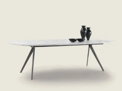 Tavolo Zefiro con top in marmo di Flexform