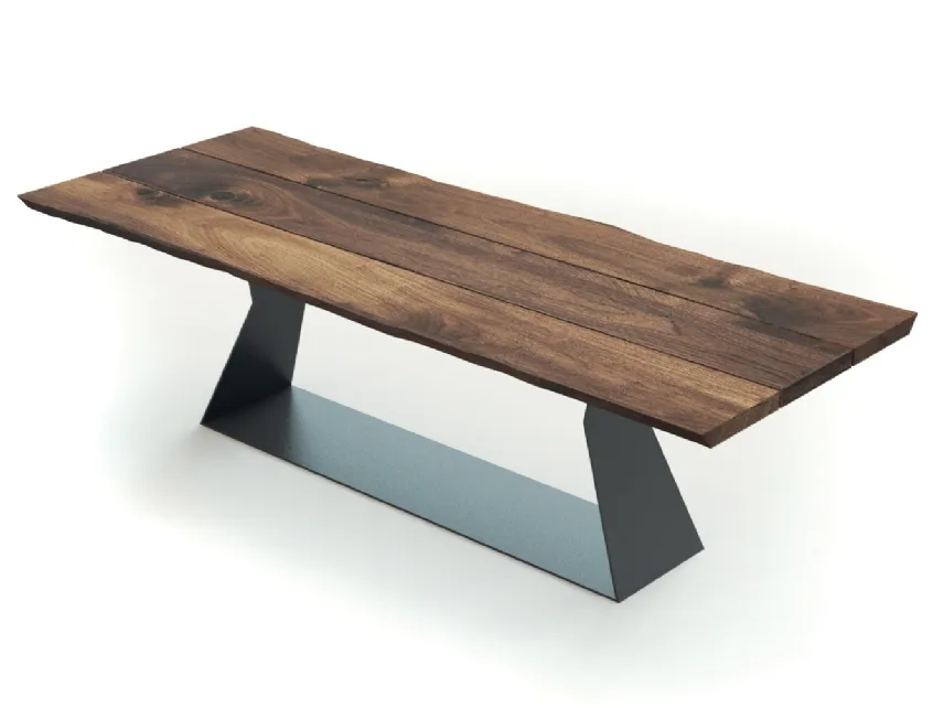 Tavolo Bedrock Plank Three con top in legno massello con inserto centrale in resina e base in lamiera di ferro di Riva1920