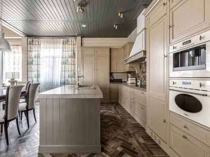 Cucina Classica Dhialma con isola di Marchi