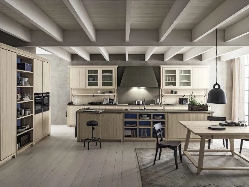 Cucina Classica con isola in legno finitura bianco perla e top in ecocemento finitura fumo Maestrale M01 di Scandola