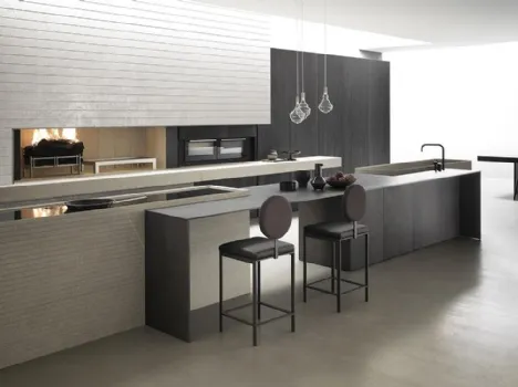 Cucina Design con isola Blade in Gres Black Metal, Pietra Piasentina e Cedro Brown di Modulnova