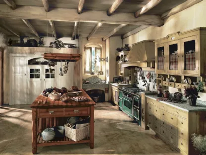 Cucina Shabby Chic lineare in legno laccato con piano in ciotoli di marmo Incontrada di Marchi