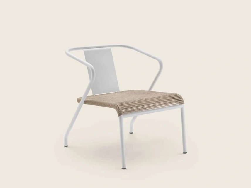 Poltroncina Calipso Cord in metallo con seduta in corda di Flexform