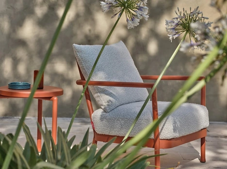 Poltroncina Camargue in alluminio di Flexform