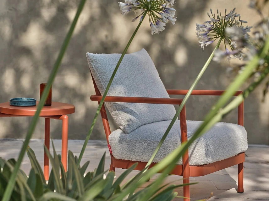 Poltroncina Camargue in alluminio di Flexform