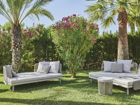 Divano Emma Daybed Compact in fibra intrecciata di Varaschin