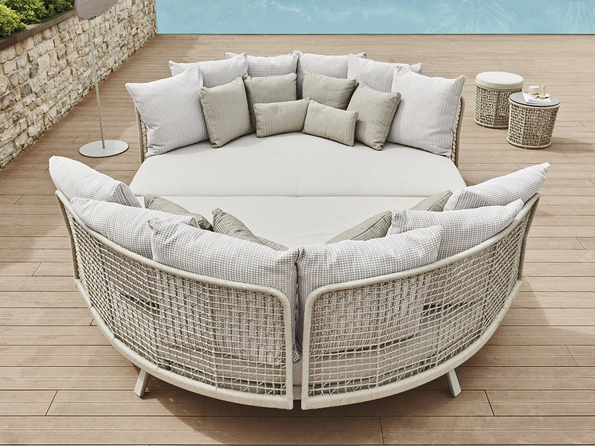 Divano Emma Daybed Compact in fibra intrecciata di Varaschin