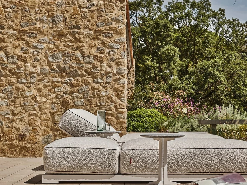 Daybed Milos in acciaio, legno e tessuto imbottito di Flexform