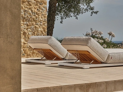 Daybed Milos in acciaio, legno e tessuto imbottito di Flexform