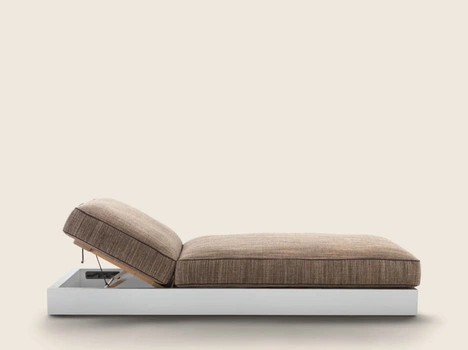 Daybed Freeport in alluminio e tessuto imbottito di Flexform