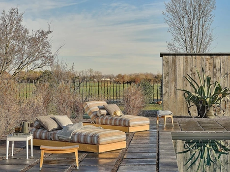 Daybed Hamptons in legno massello e tessuto imbottito di Flexform